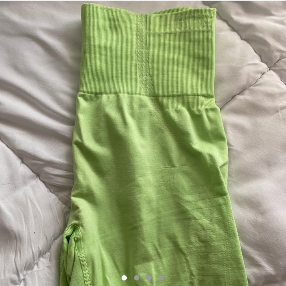 Apex Seamless Shorts in Green/Light Green 💚 - Picture 2 of 4